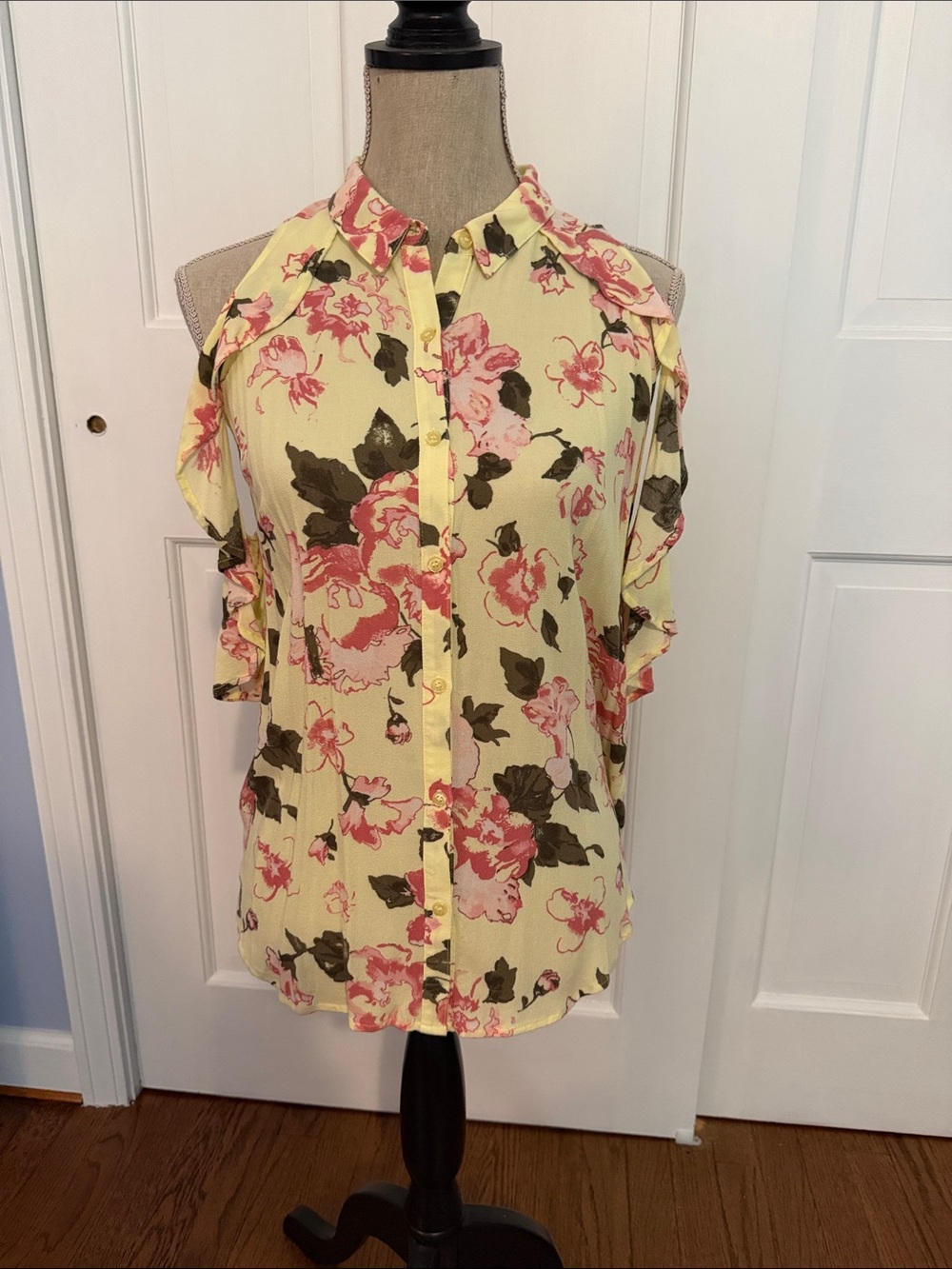 bp Yellow Floral Cold-Shoulder Button-Up Blouse